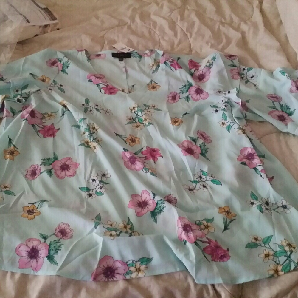 Tiered ruffle sleeve top new with tags